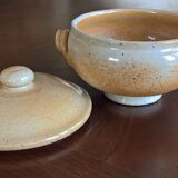 Covered bowl in Marais sandstone