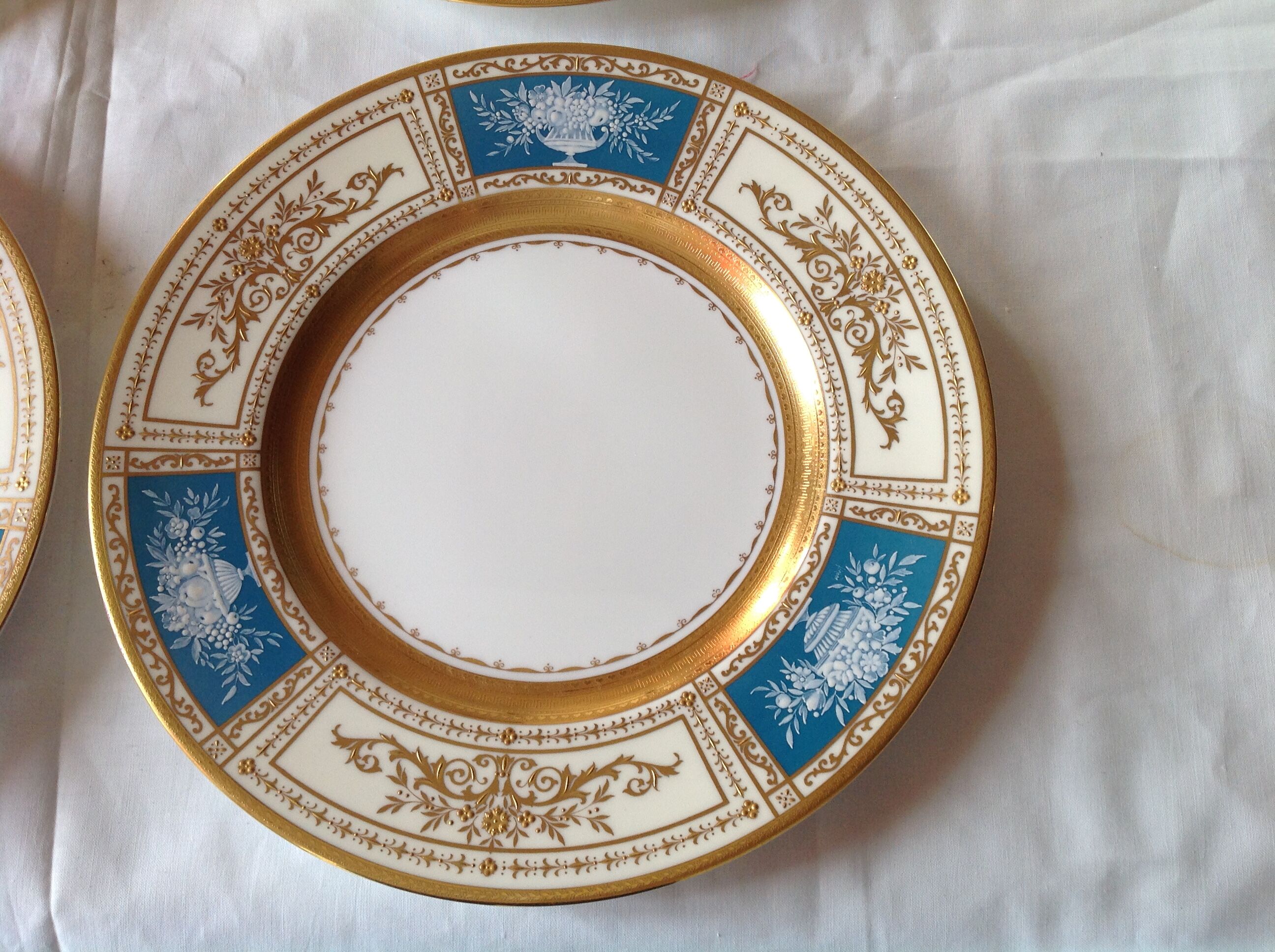 4 fine porcelain flat plates