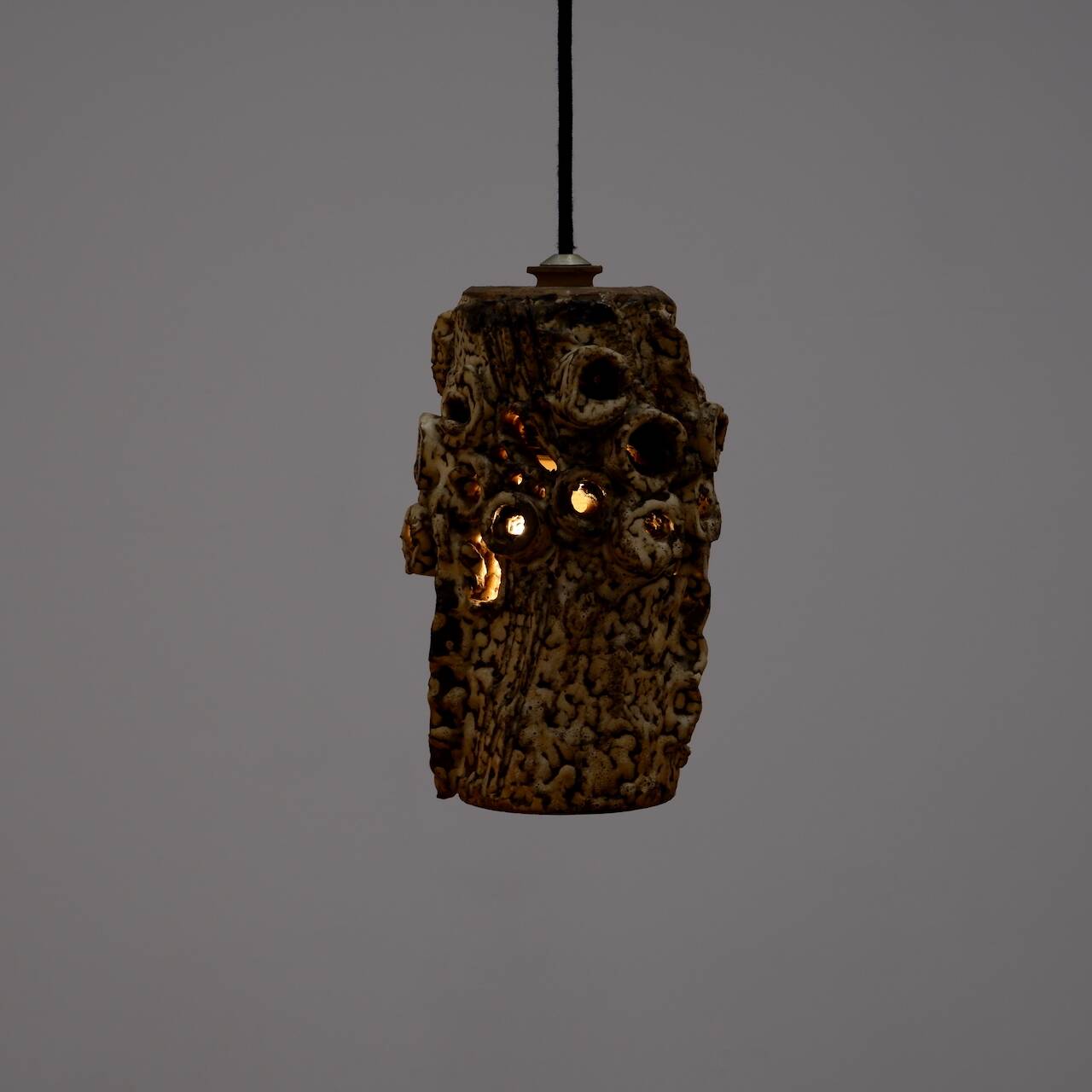 Lampes suspendues sculpturales en céramique par Bodil Marie Nielsen