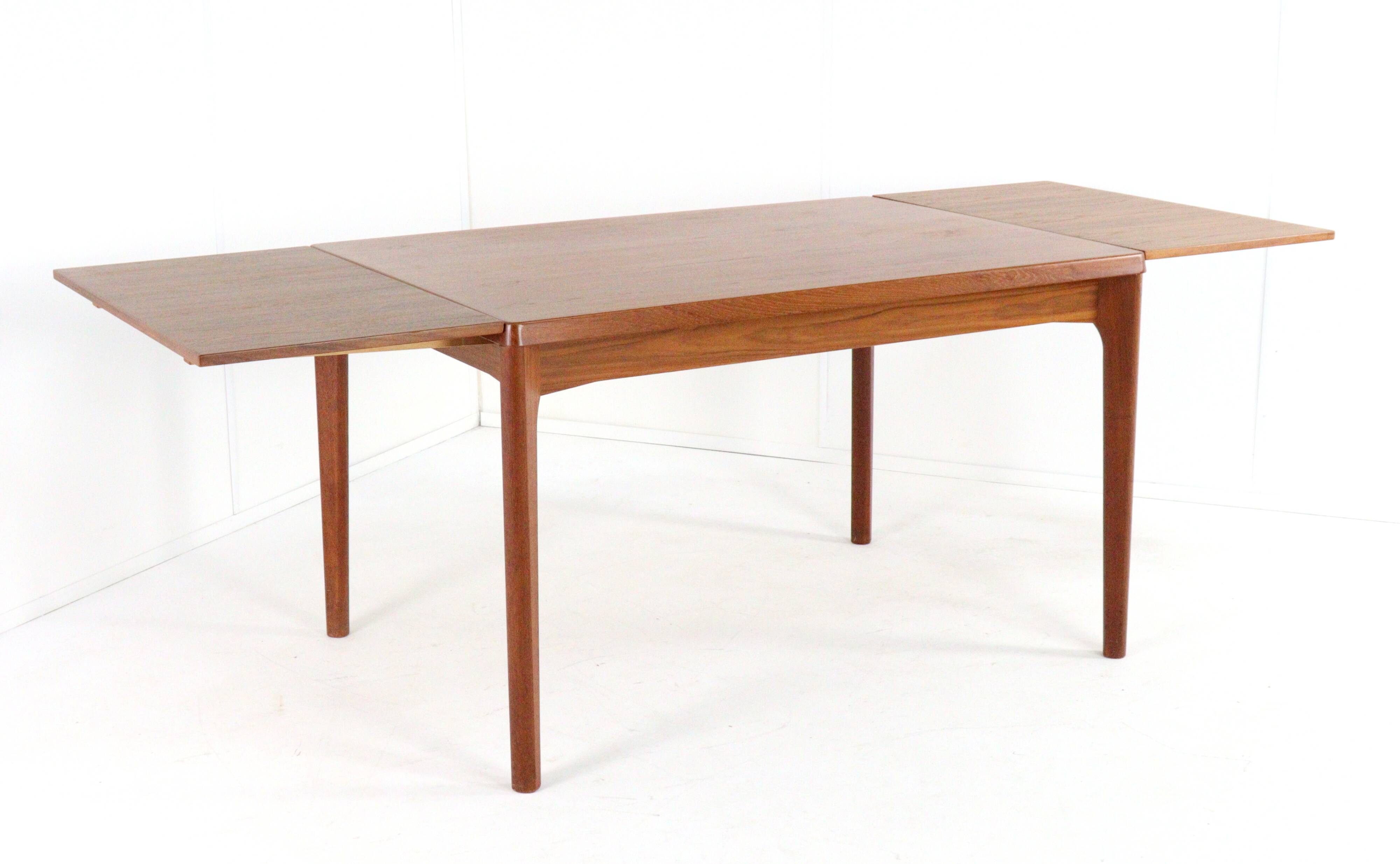 Henning Kjaernulf for extendable rectangular dining table Vejle - Danish