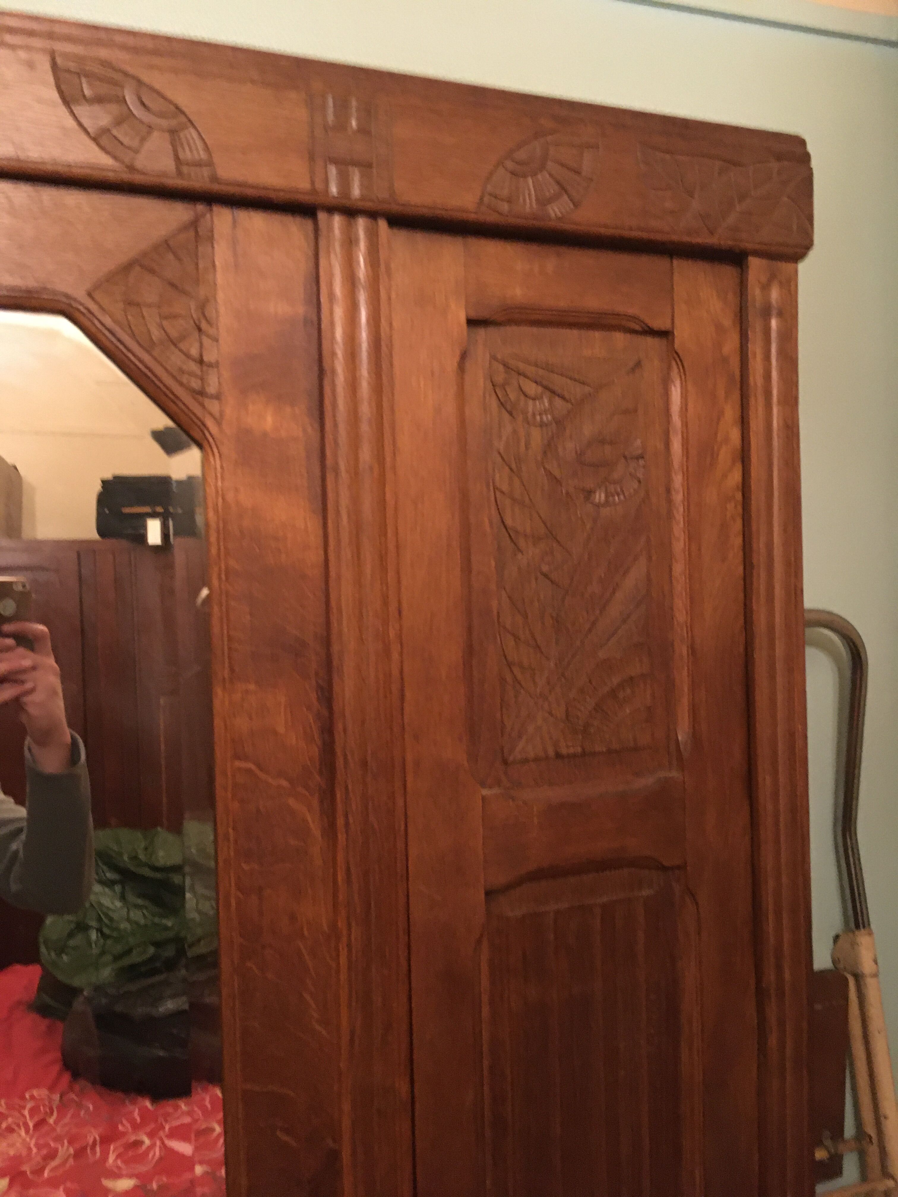 Vintage coat of arms with mirror