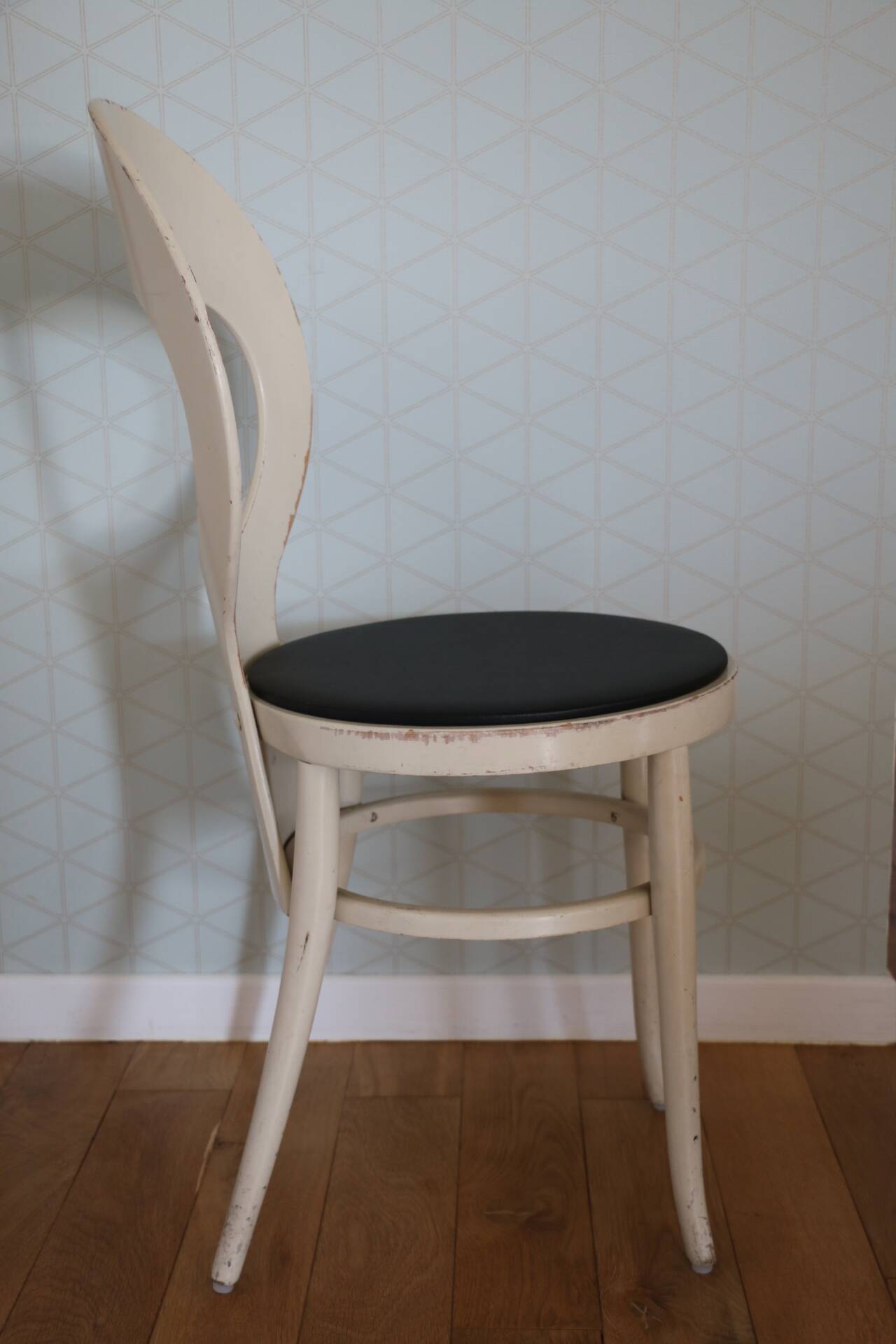 Chaise baumann mouette blanche skaï noir