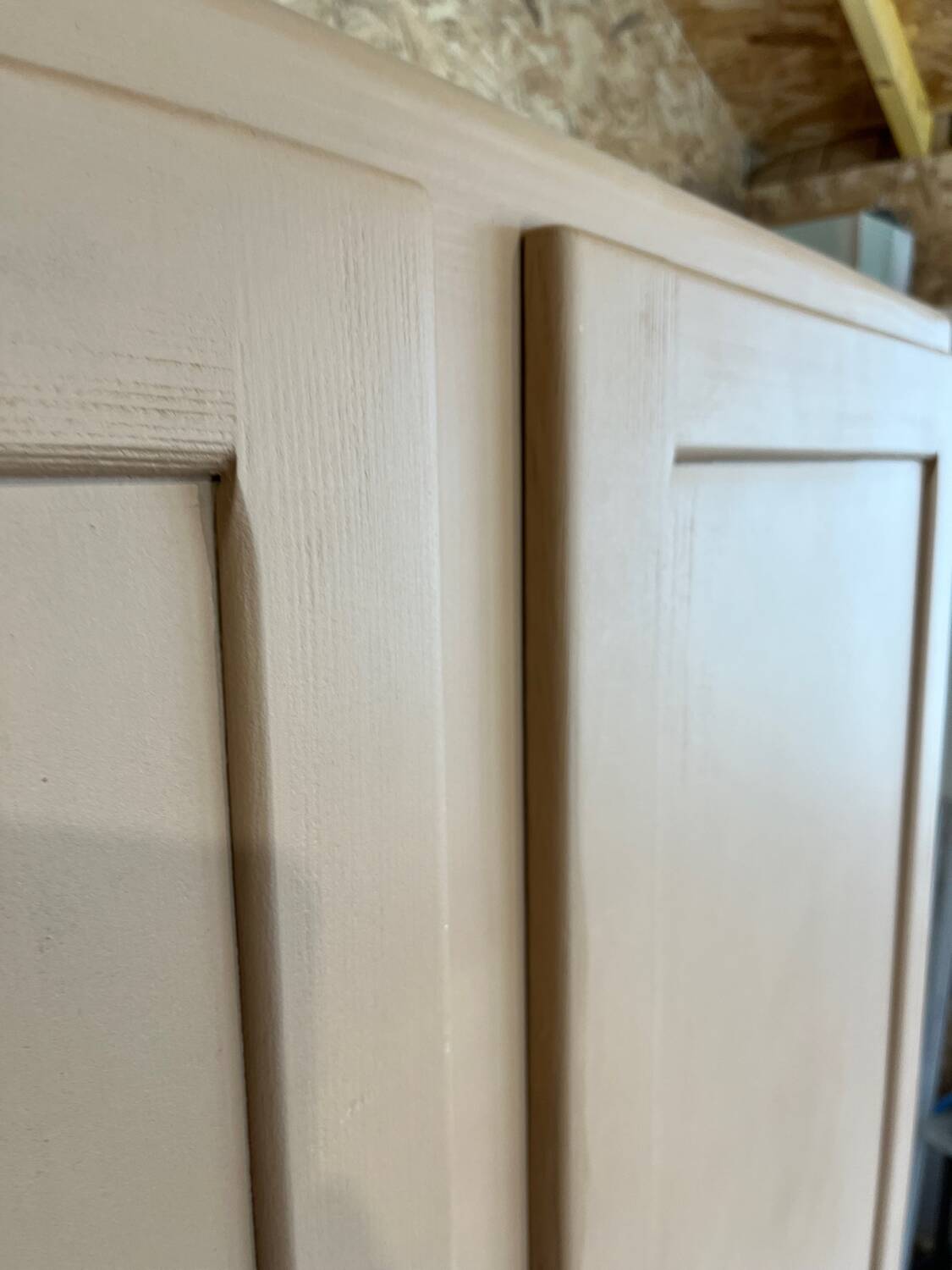 Parisian wardrobe with compass feet