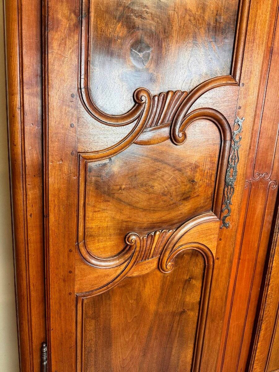 Charolaise cabinet Louis XV period called "napkin folds" solid walnut