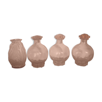 Lot de 3 pots et un vase en verre rose vintage  ht 13.5cm diam 8cm