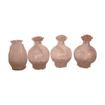 Lot de 3 pots et un vase en verre rose vintage  ht 13.5cm diam 8cm