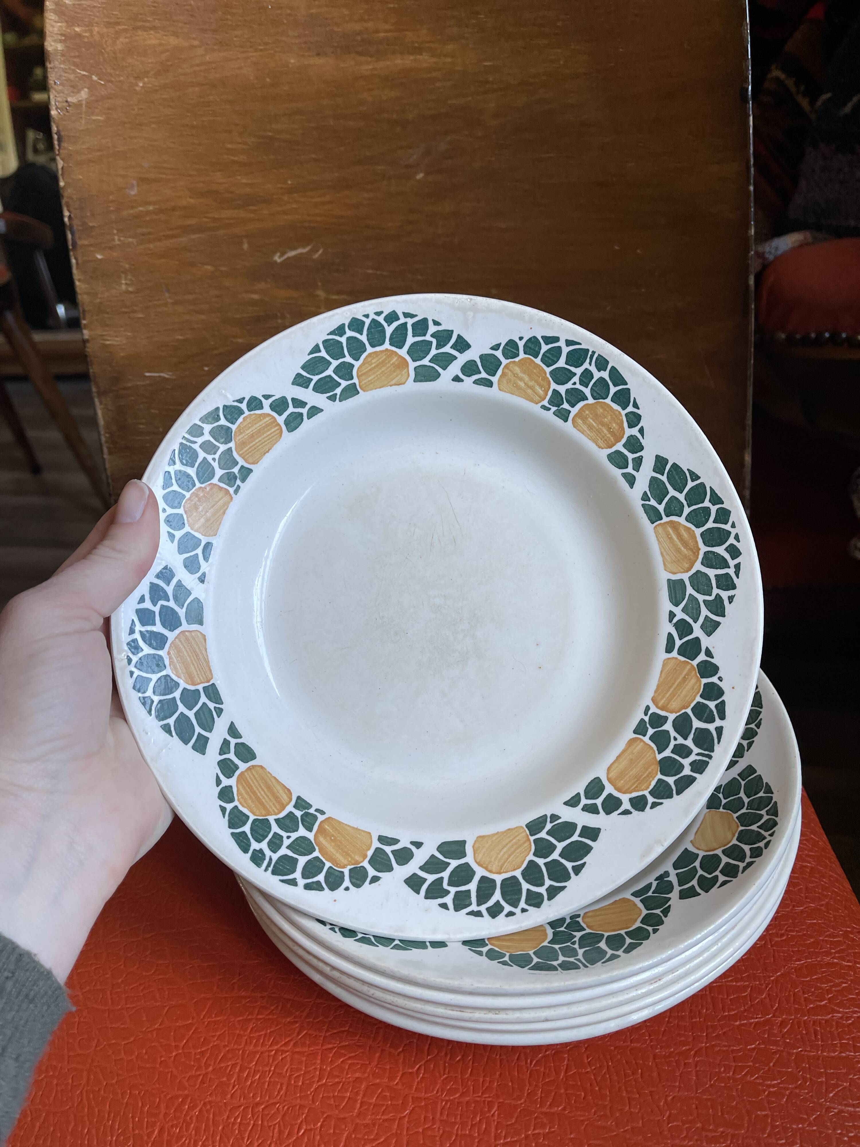 Lot of 8 Givors plates in antique earthenware.