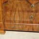 Commode en noyer et ronce de noyer style Louis Philippe