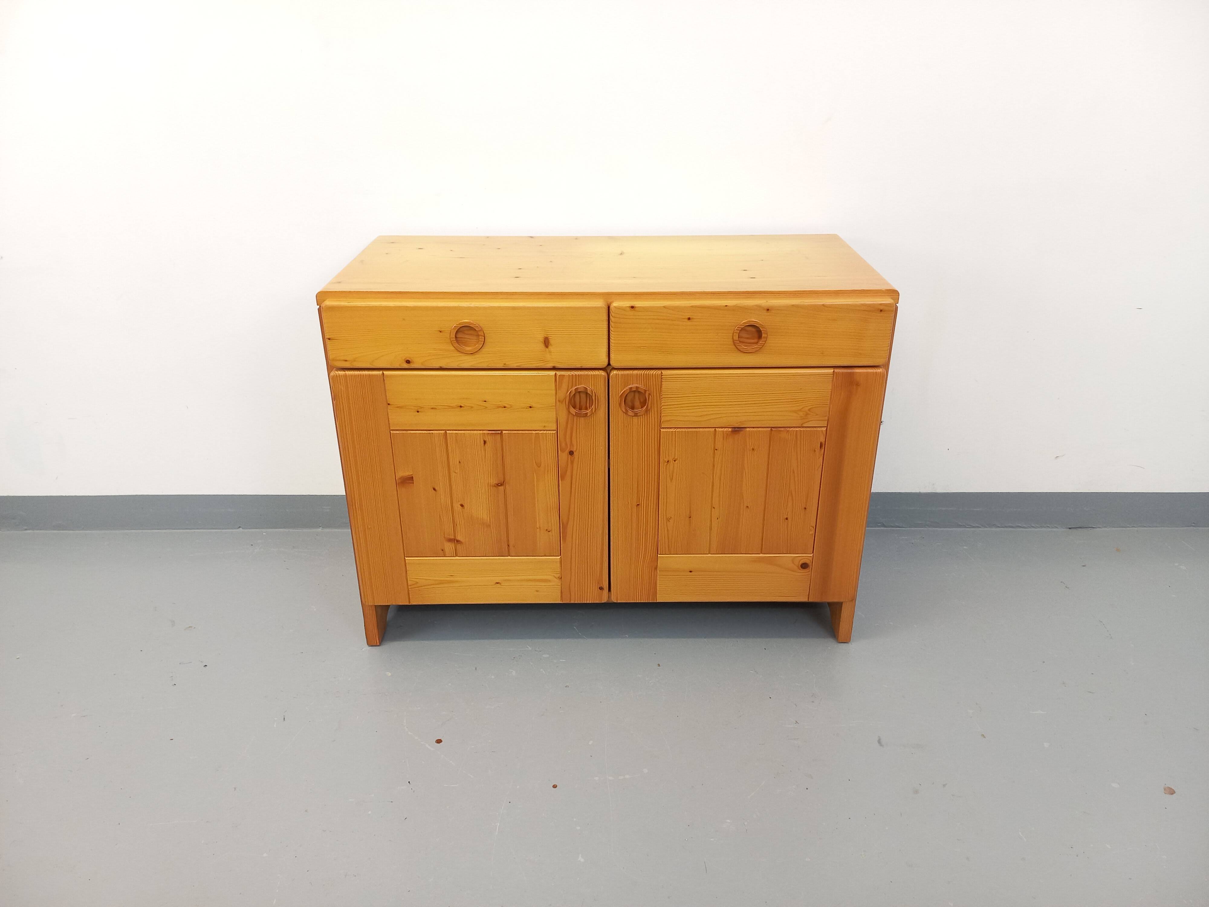 Charlotte Perriand vintage storage furniture Les Arcs from the 1960s in pine.