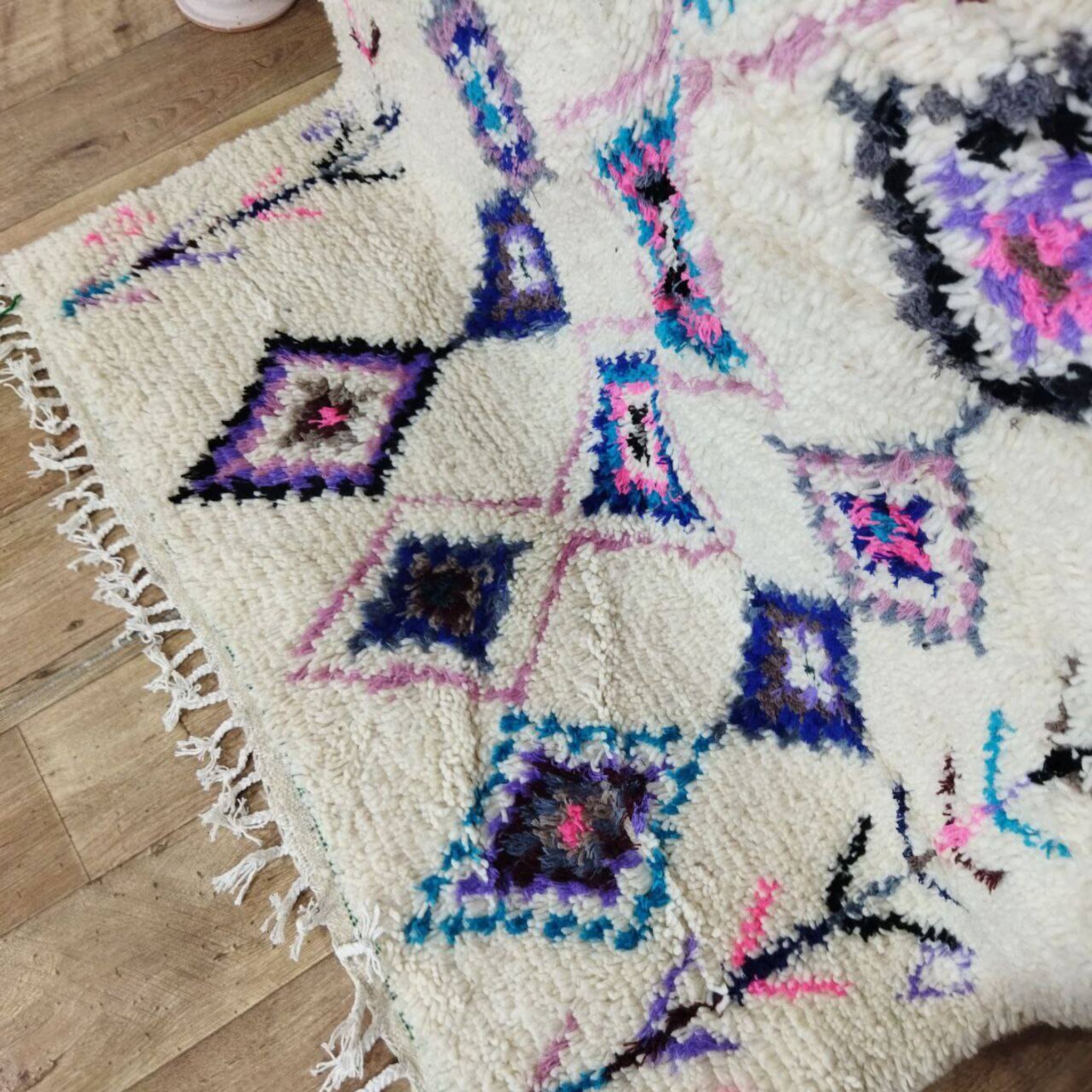 Handmade moroccan berber rug 217 x 117 cm