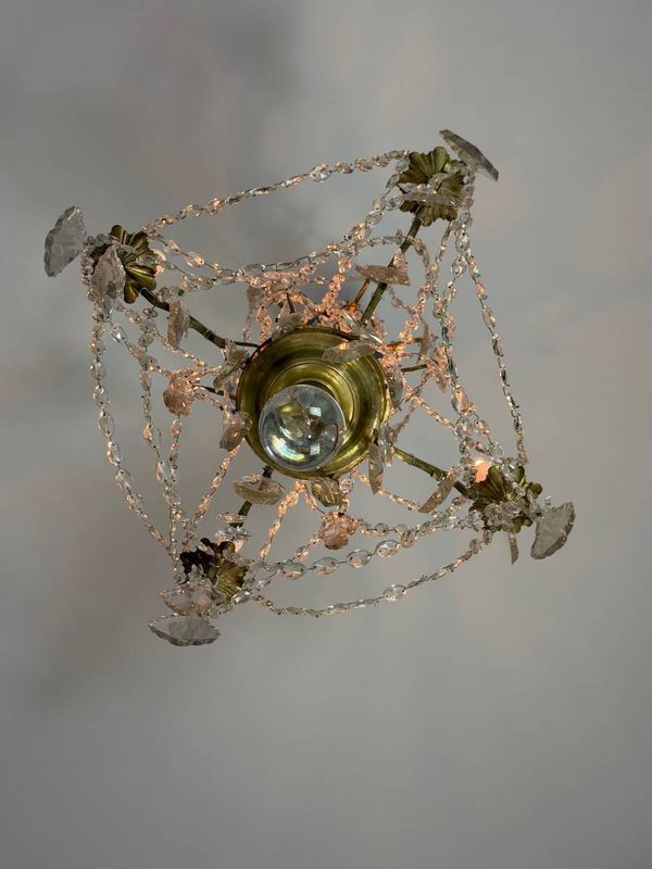 Lustre en bronze et pampilles de cristal taillé, vers 1800