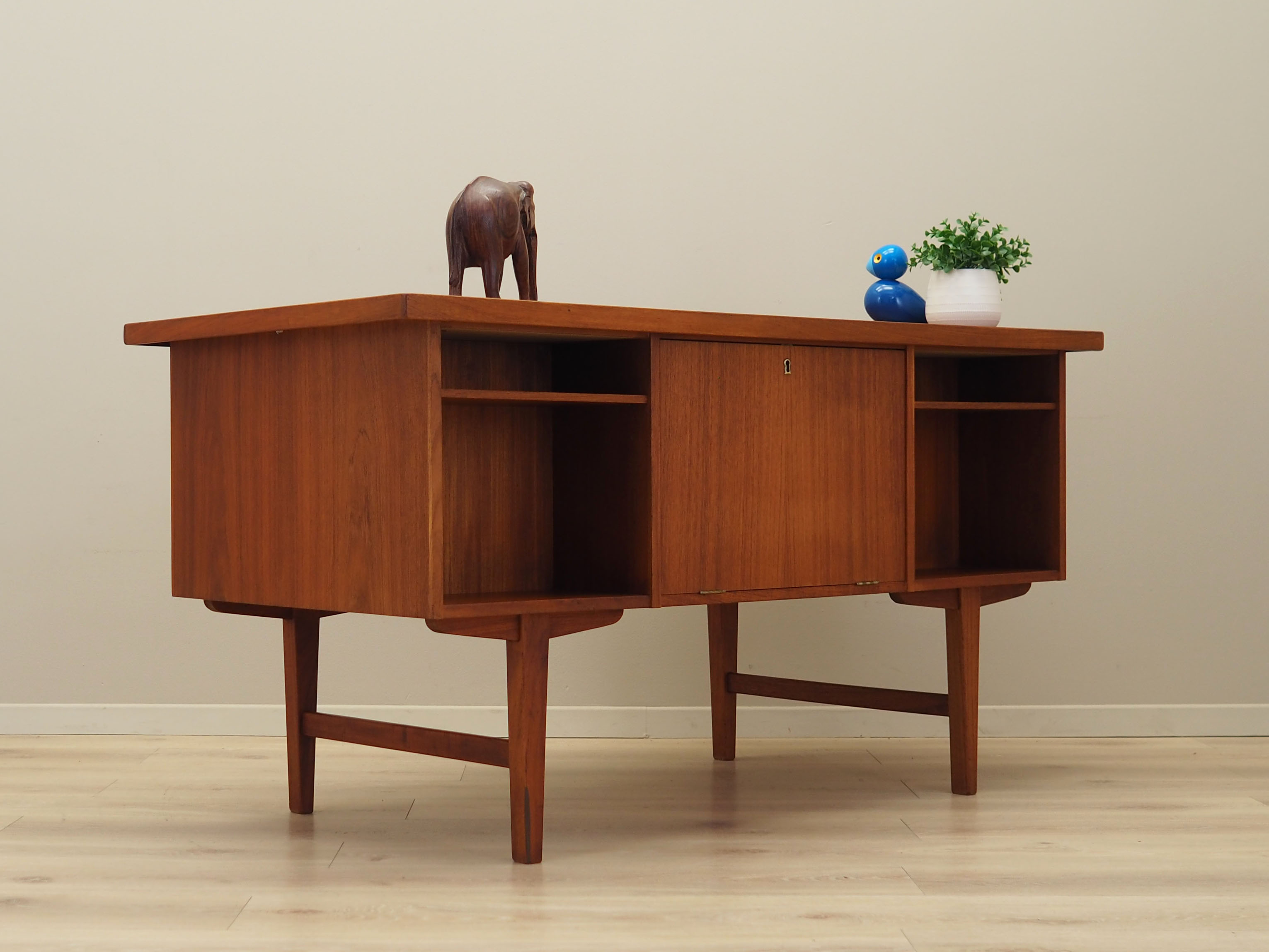 Teak desk, Danish design, 1970s, production: Denmark
