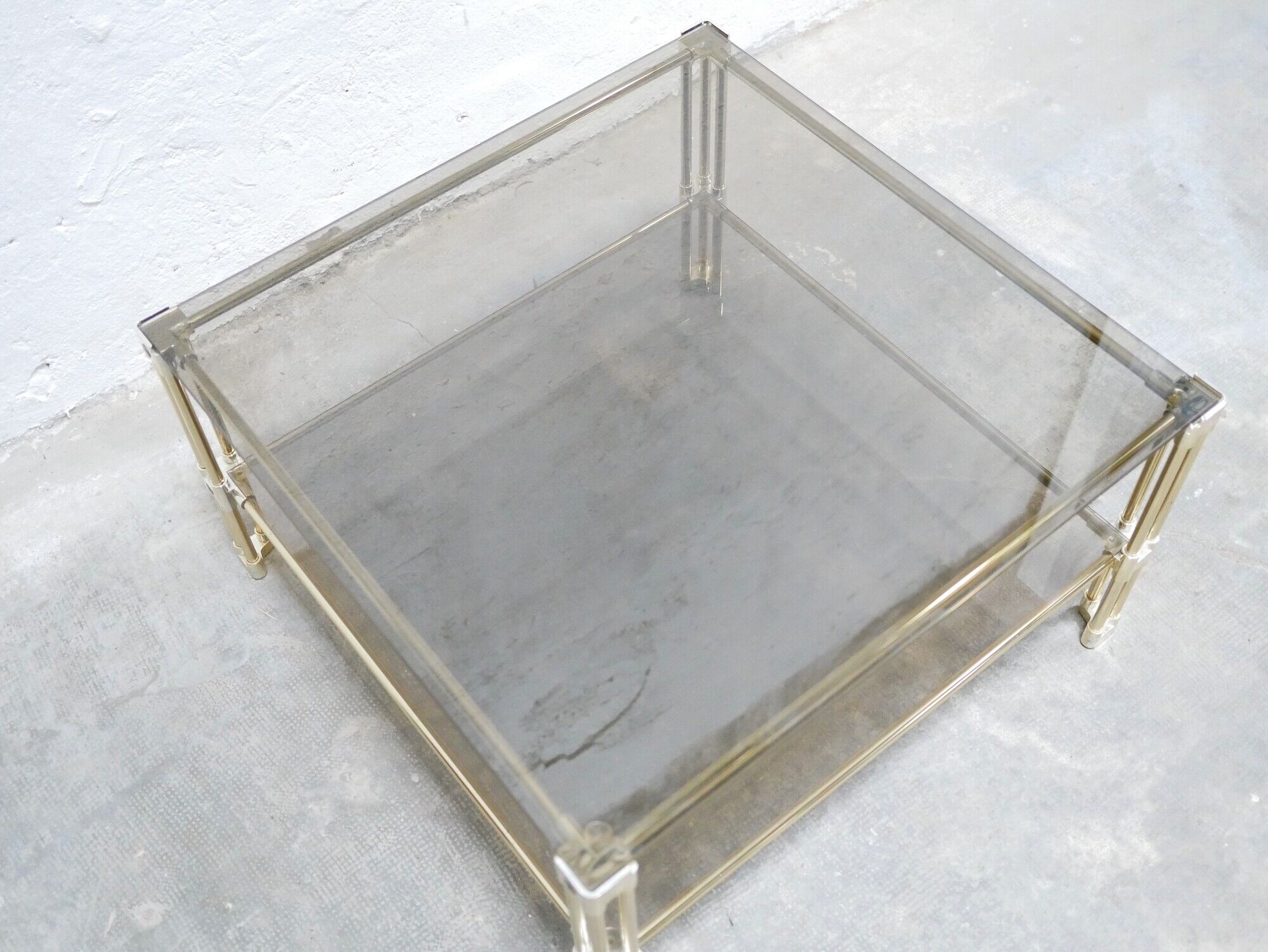 Table basse vintage en verre et laiton éditée par Roche Bobois