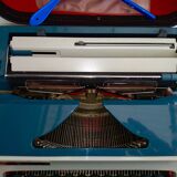 Erika portable typewriter with her briefette - notice and accessories