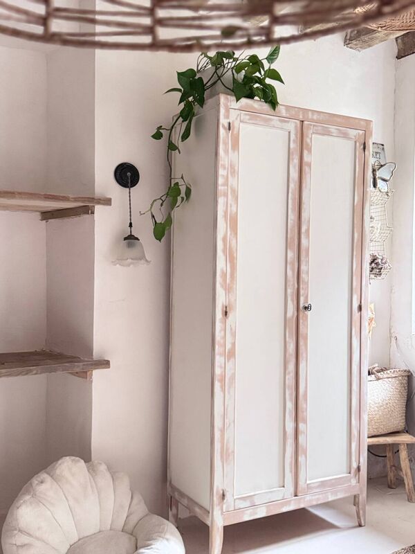 Armoire parisienne