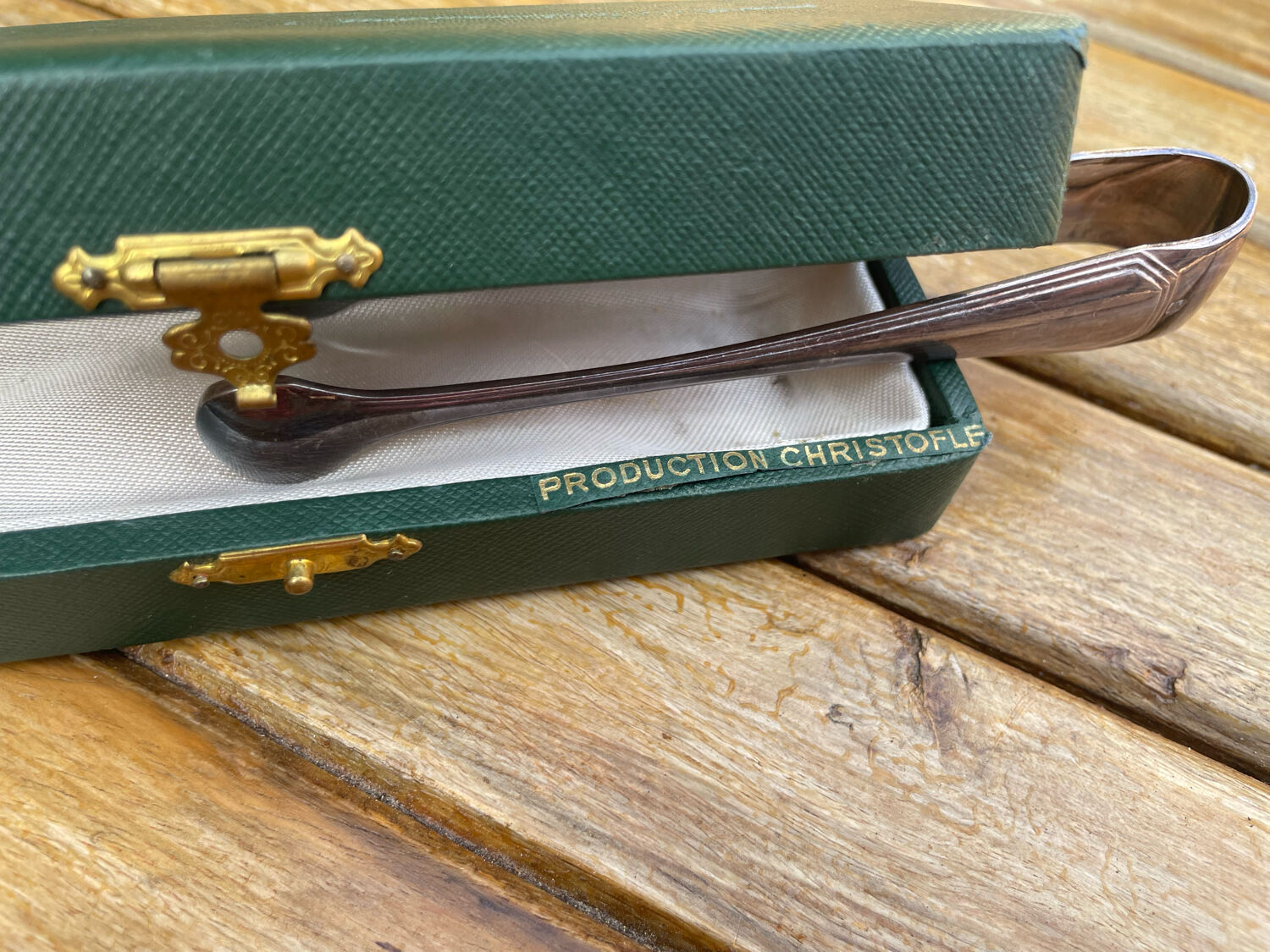 Sugar tongs in silver metal