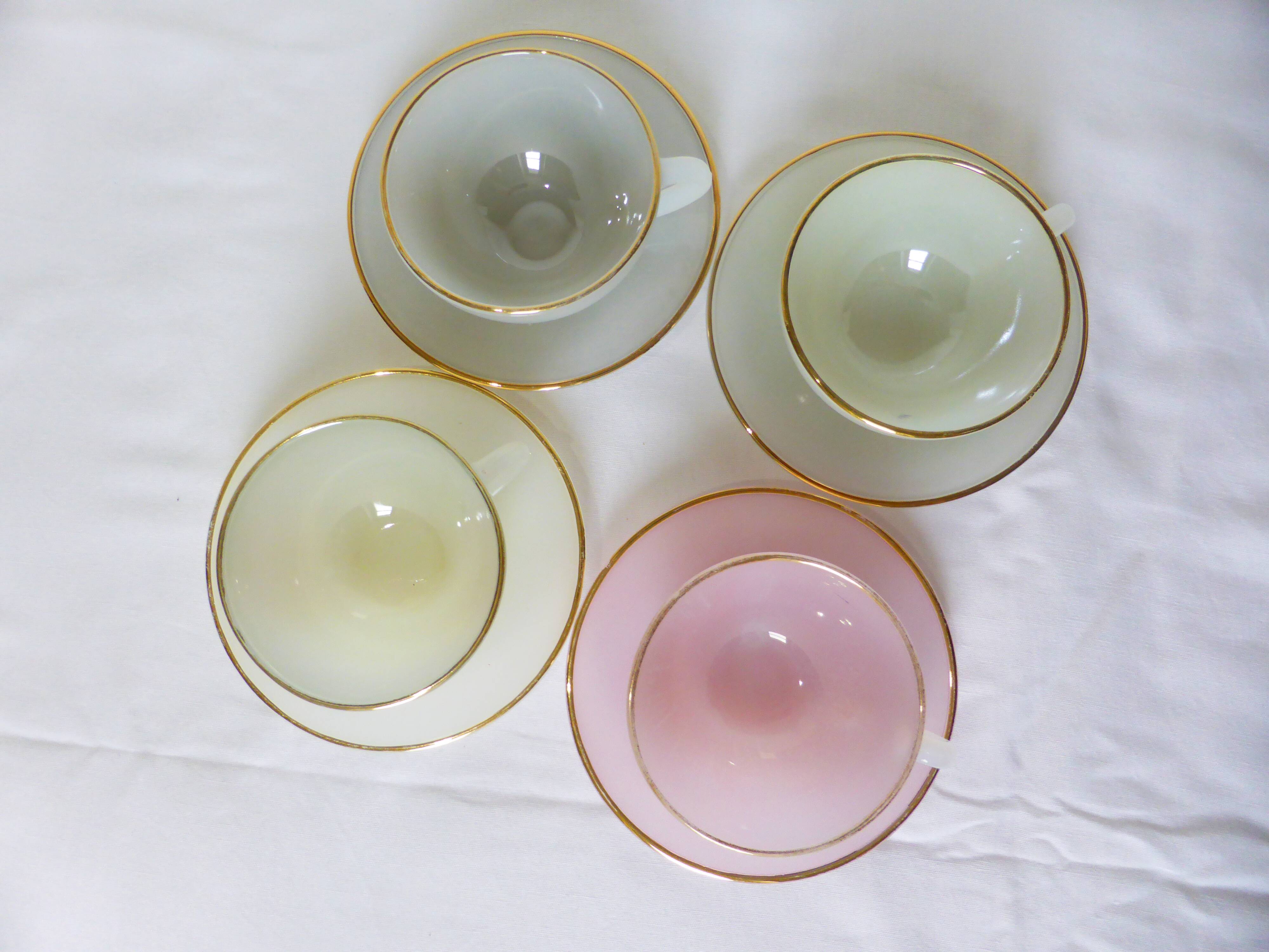 4 tasses et sous tasses harlequin vintage en arcopal 221043