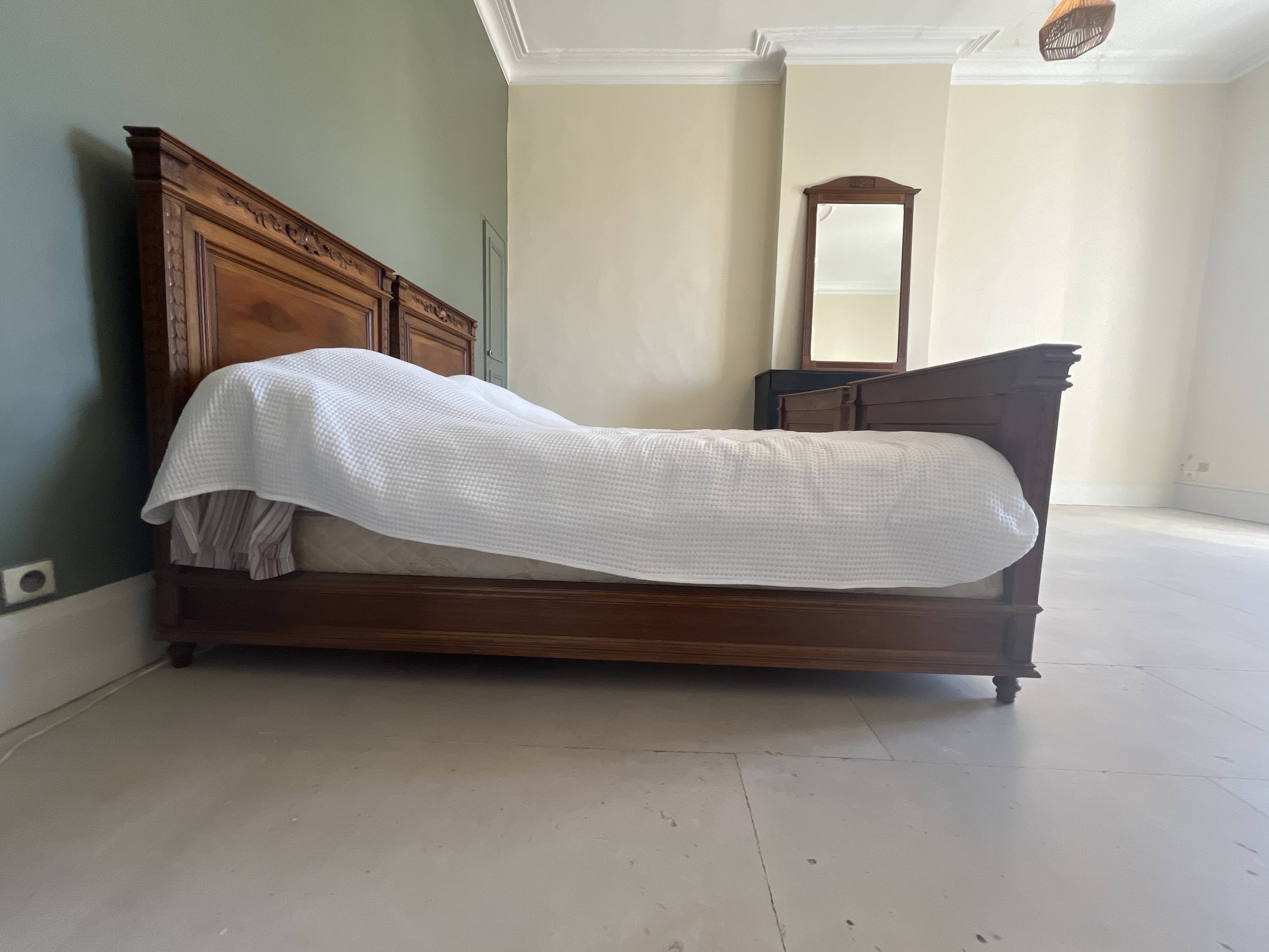 Pair of antique solid wood beds - 1900 style / Country chic