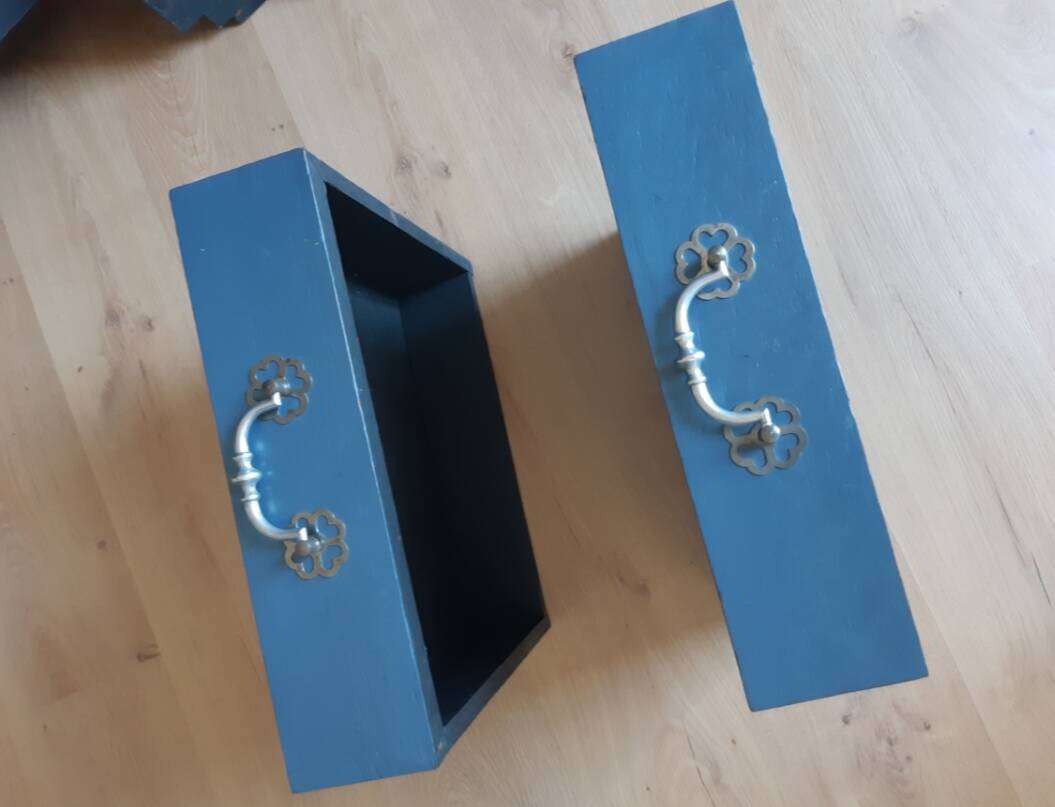 Vintage Counter/Buffet in excellent condition