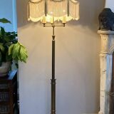 Lampadaire Art Déco époque début XXe en laiton massif, abat jour chapiteau