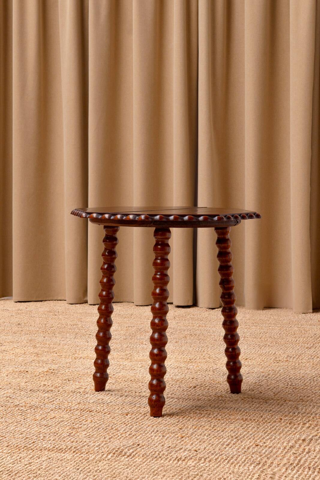 Table d'appoint tripode victorienne antique en chêne, XIXe siècle