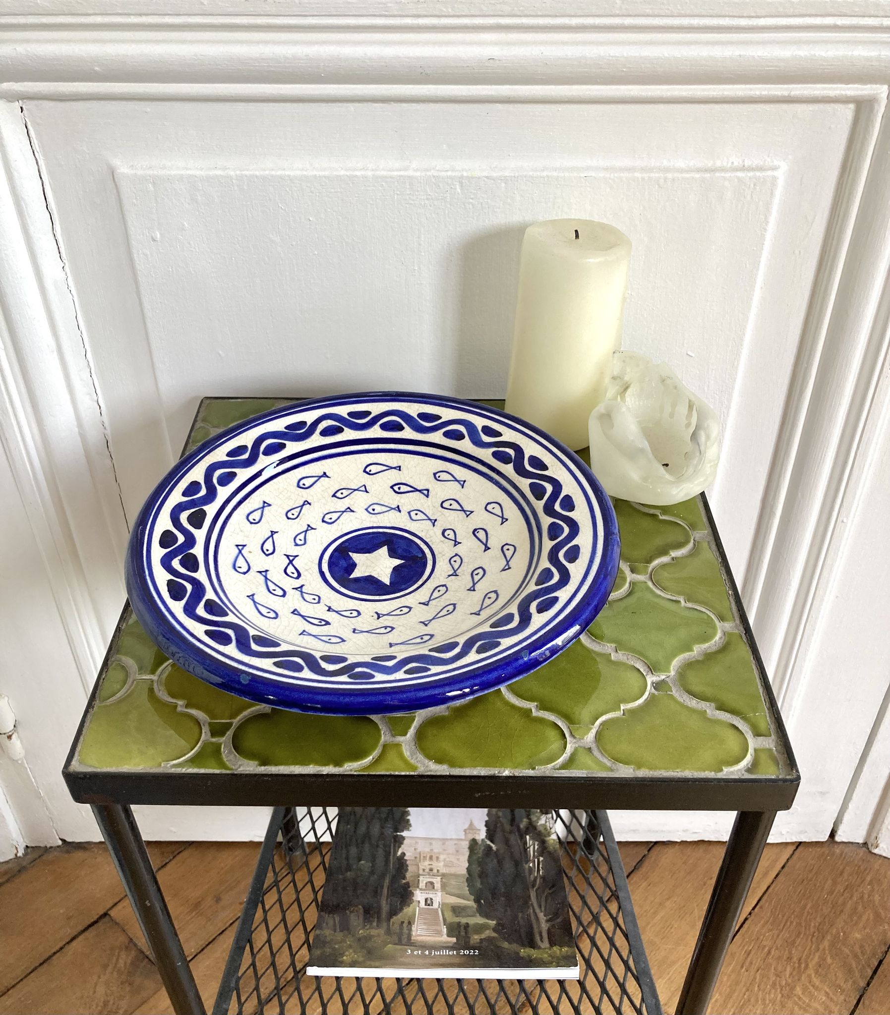Decorative ceramic deep plate with fish decoration