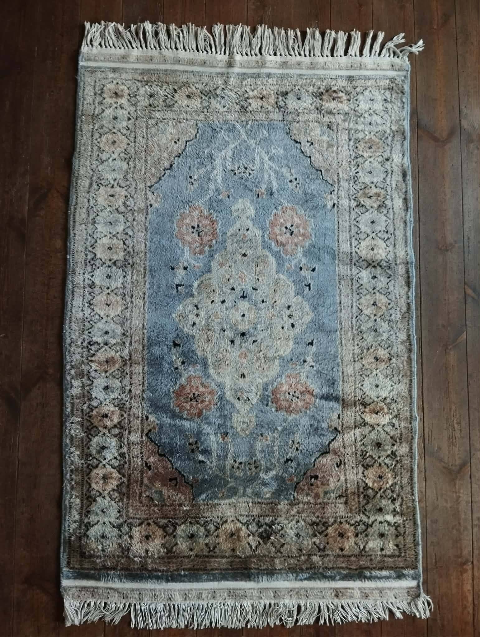 Handmade Pakistani carpet Karachi 142x89cm