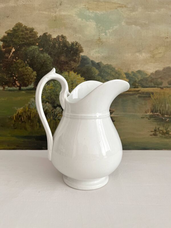 Broc blanc ancien terre de fer opaque de Lunéville 19eme siècle