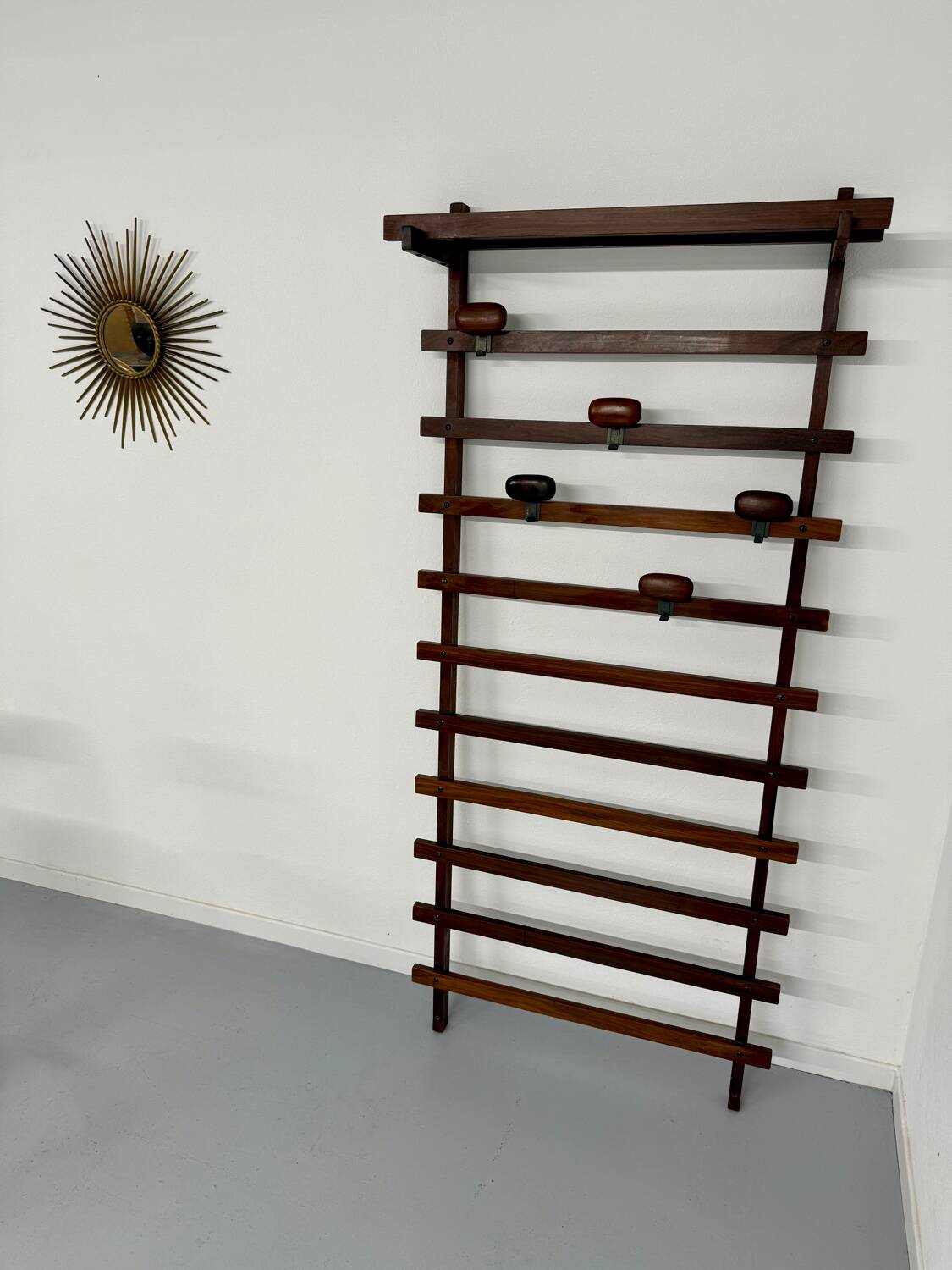 Antique Italian design wall coat rack Ezhio Longhi / Elam vintage teak