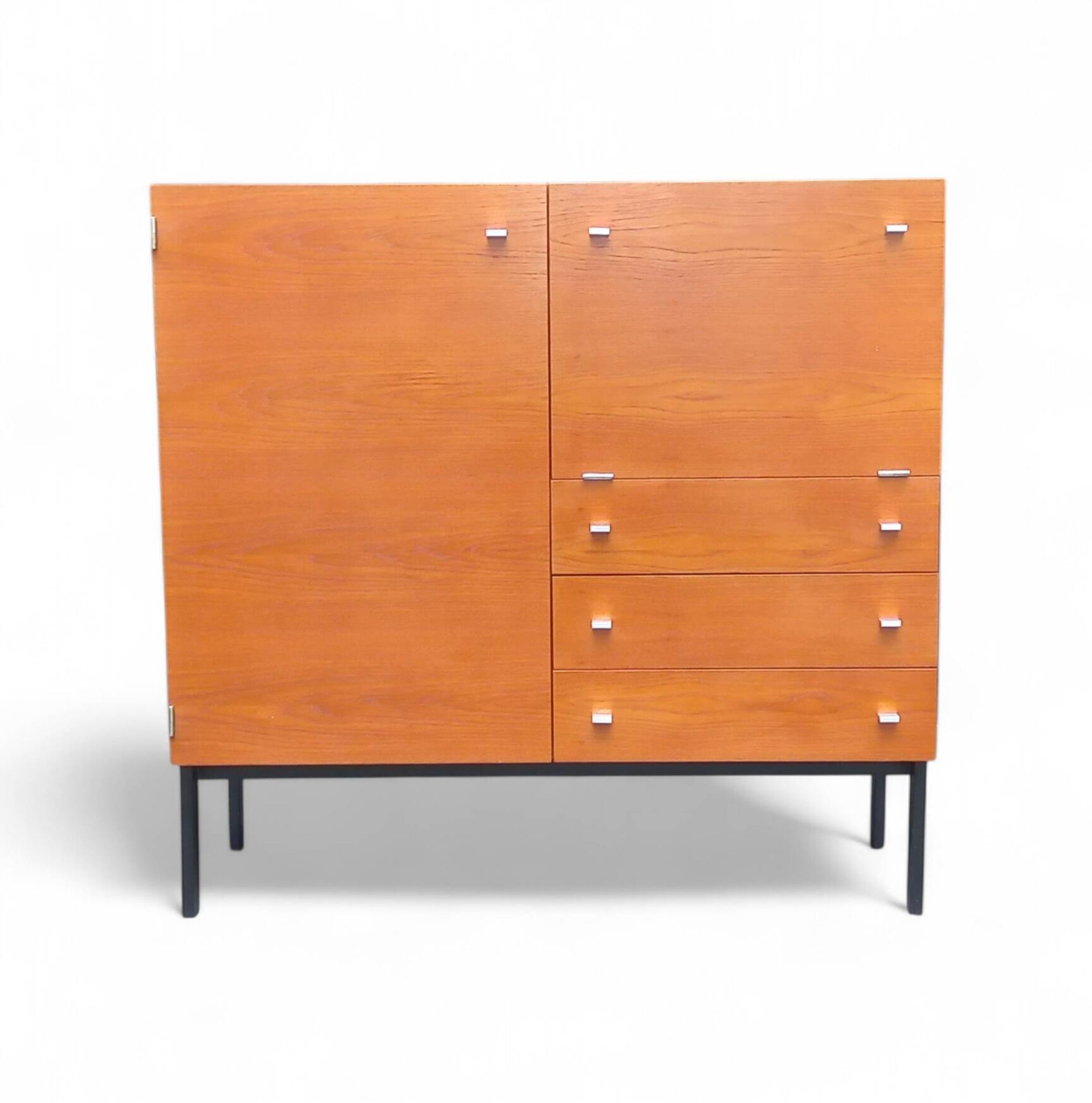 Sideboard Pierre Guariche Meurop modèle 1293 en Teck