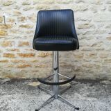 Swivel bar stool