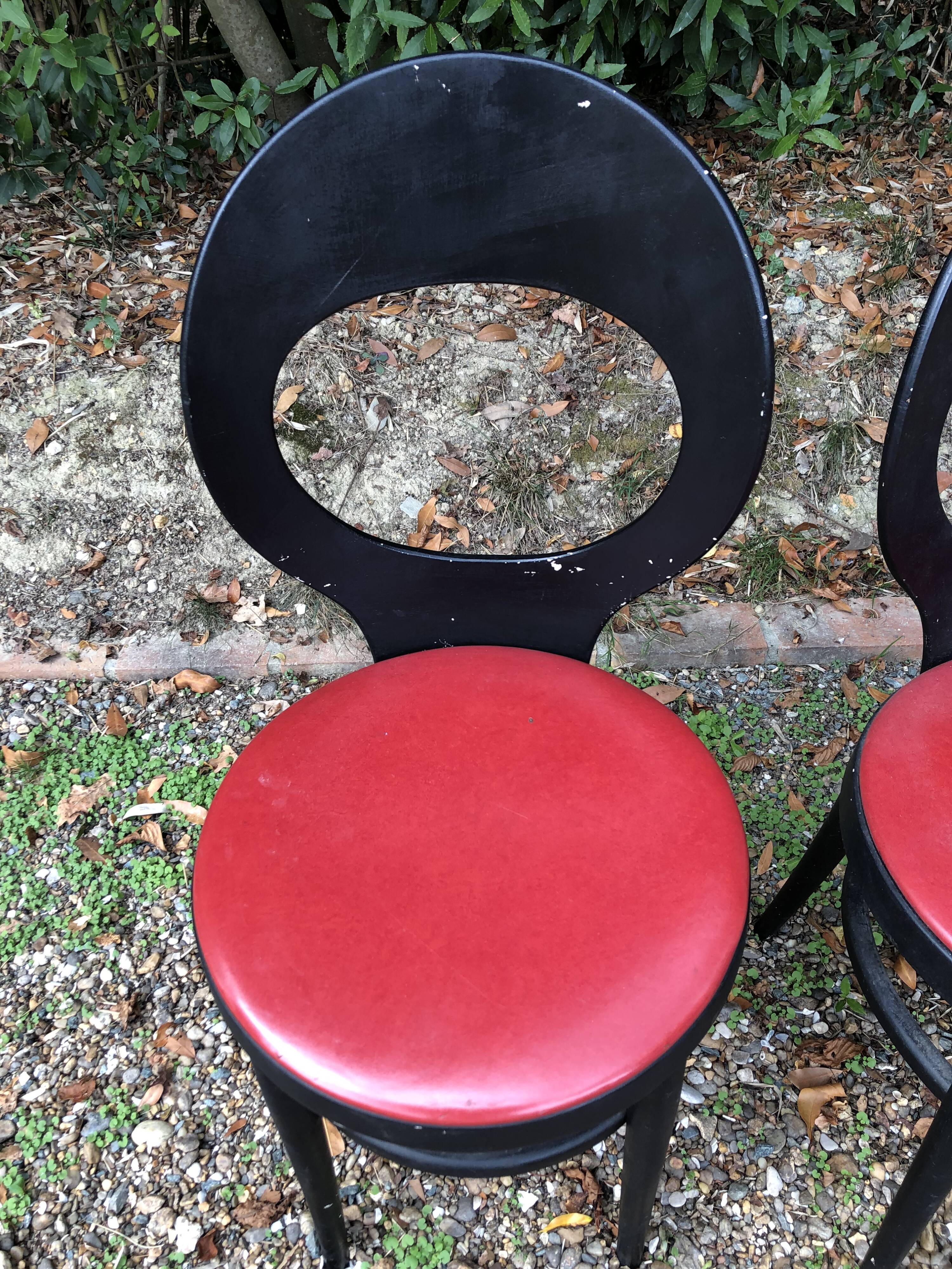 6 vintage Baumann seagull model chairs, black lacquered with red Skai seats.