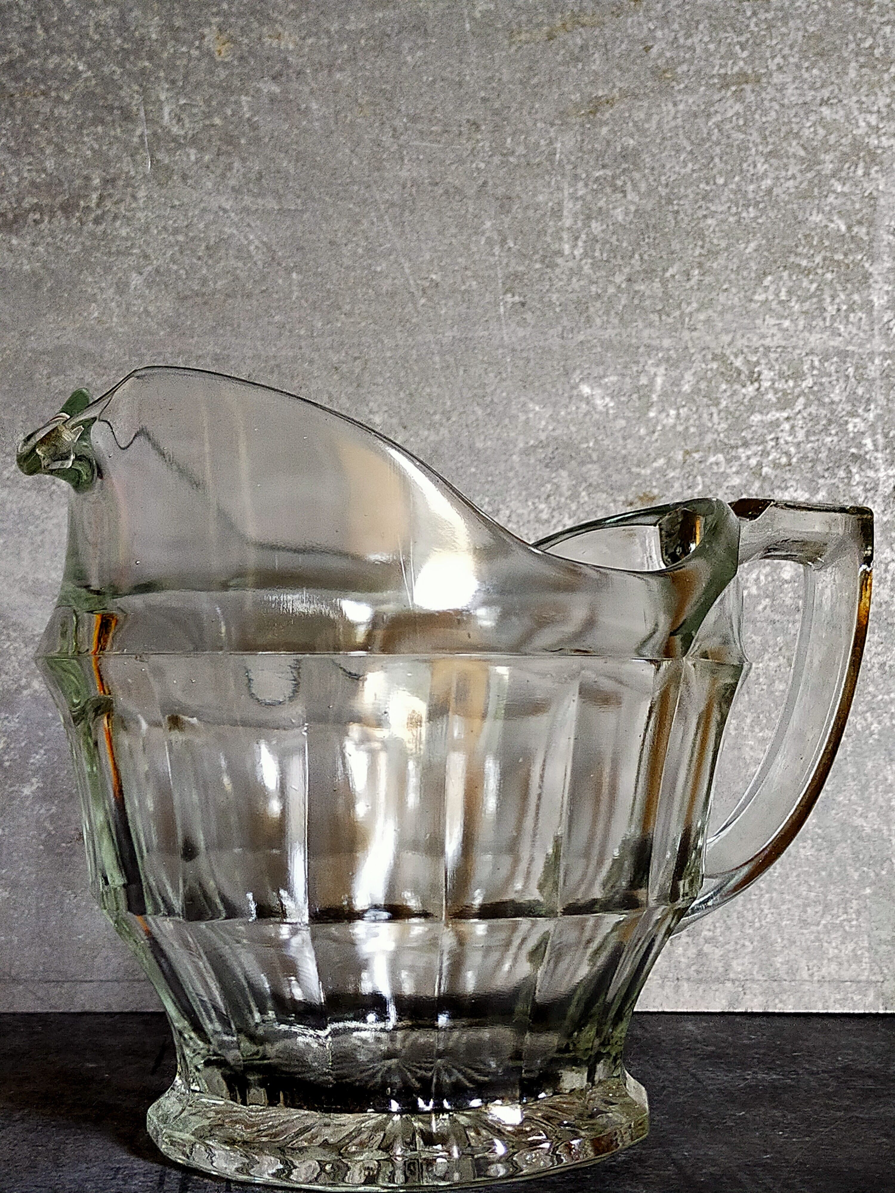 Art deco table pitcher in moulded glass 1940