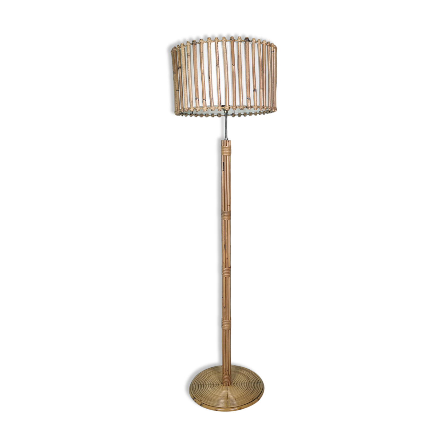 Rattan lamppost