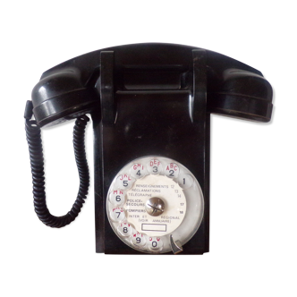 Black wall phone in Bakelite
