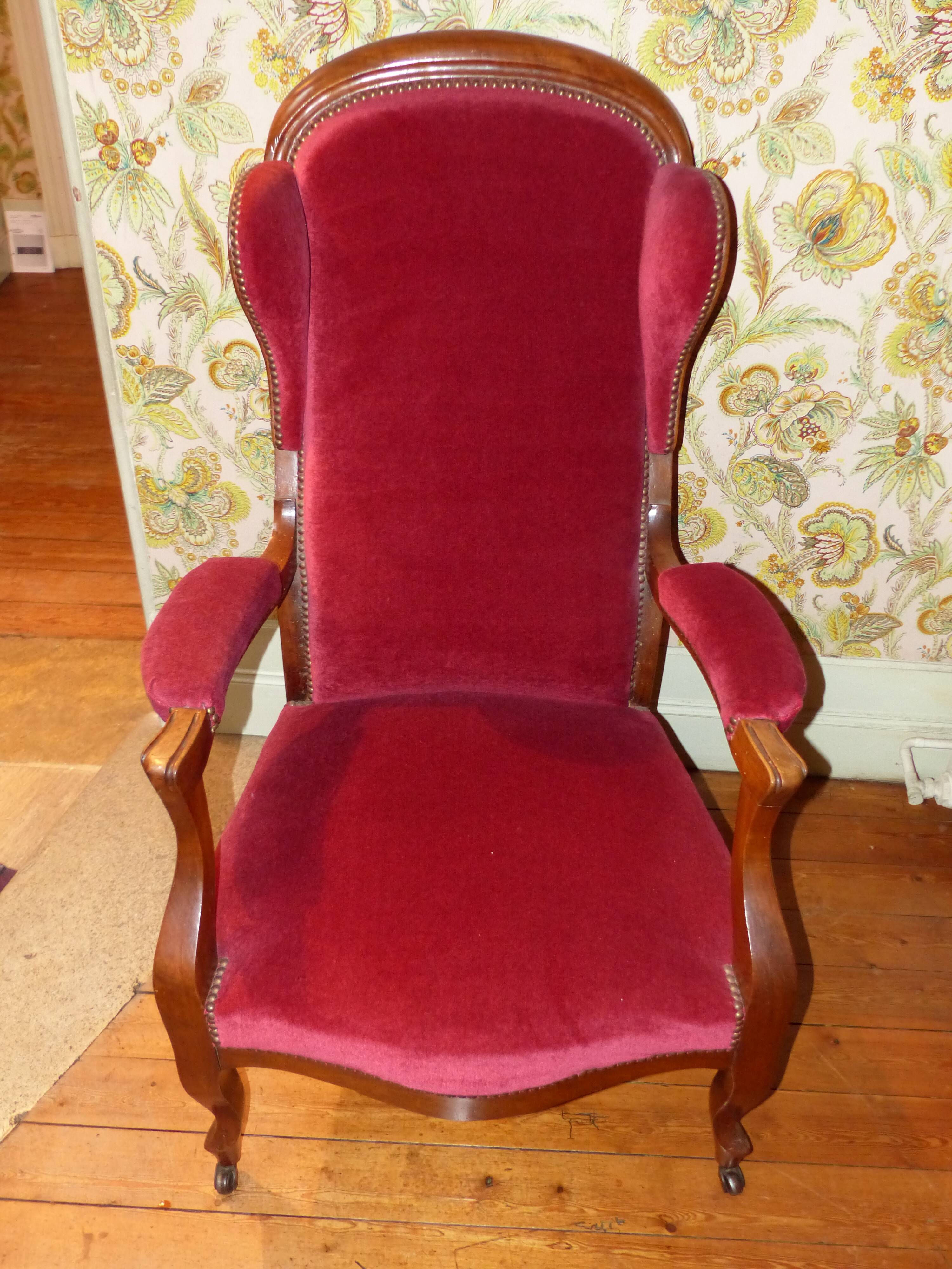 Voltaire armchair with ears and wheels