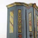 Armoire de mariée peinte à l'art populaire