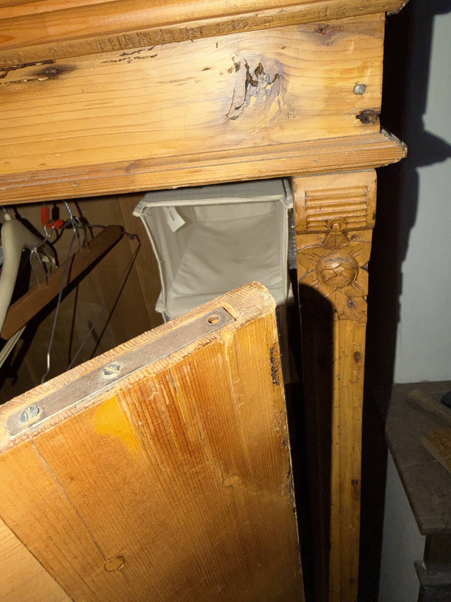 Armoire 2 portes en pin massif, XIXe siècle