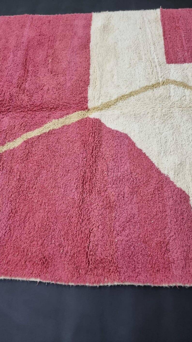 Handmade traditional carpet size 150/250 cm.