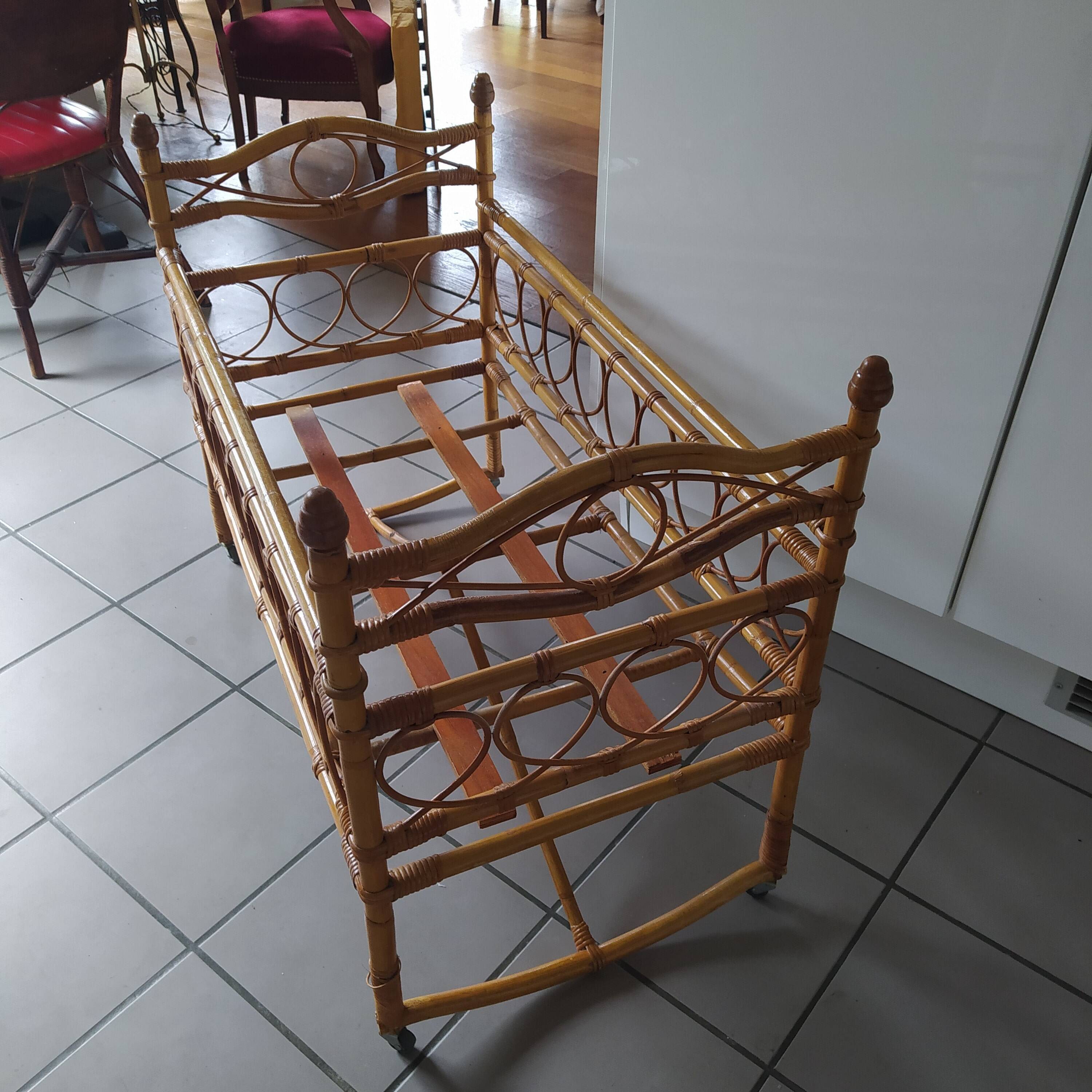 Vintage children's rattan bed from the 50s/60s