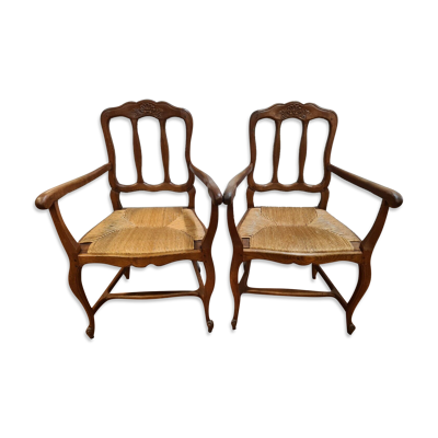 Paire de fauteuils paillés style Louis XV en chêne