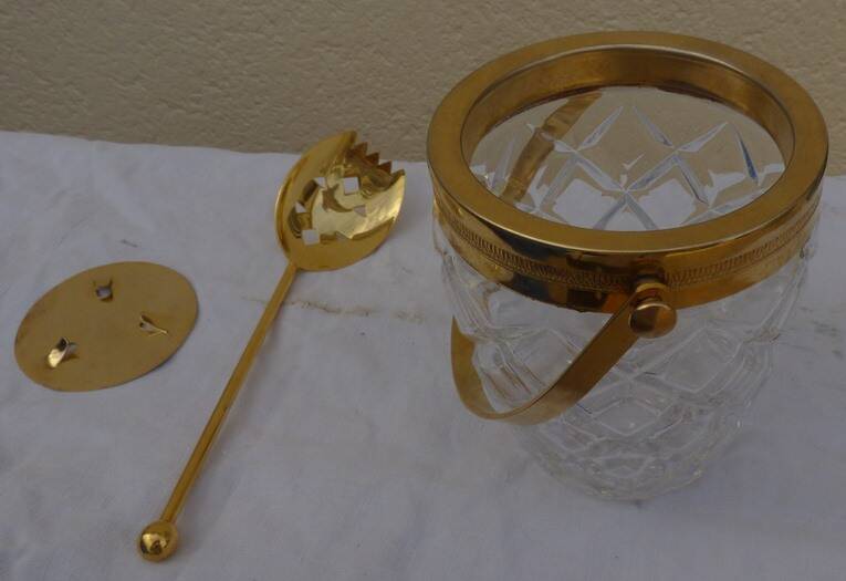 Glass and gold metal ice bucket with its gold metal spoon - Very good condition