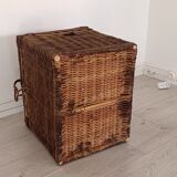 Wicker trunk