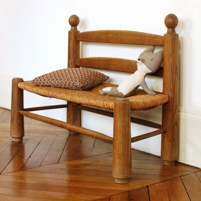 Banc ancien en bois brut enfant
