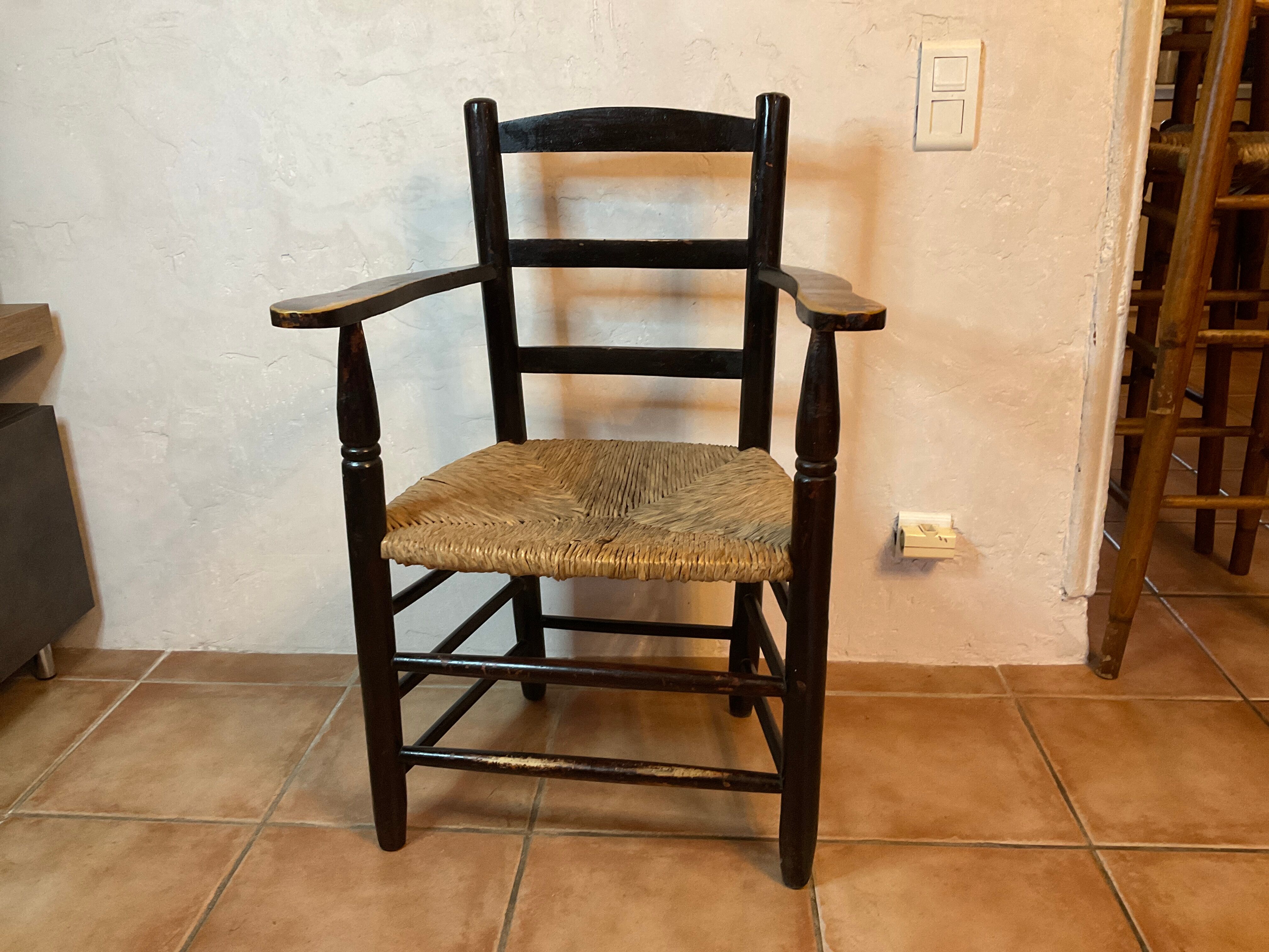 Design armchair of the 20th in straw