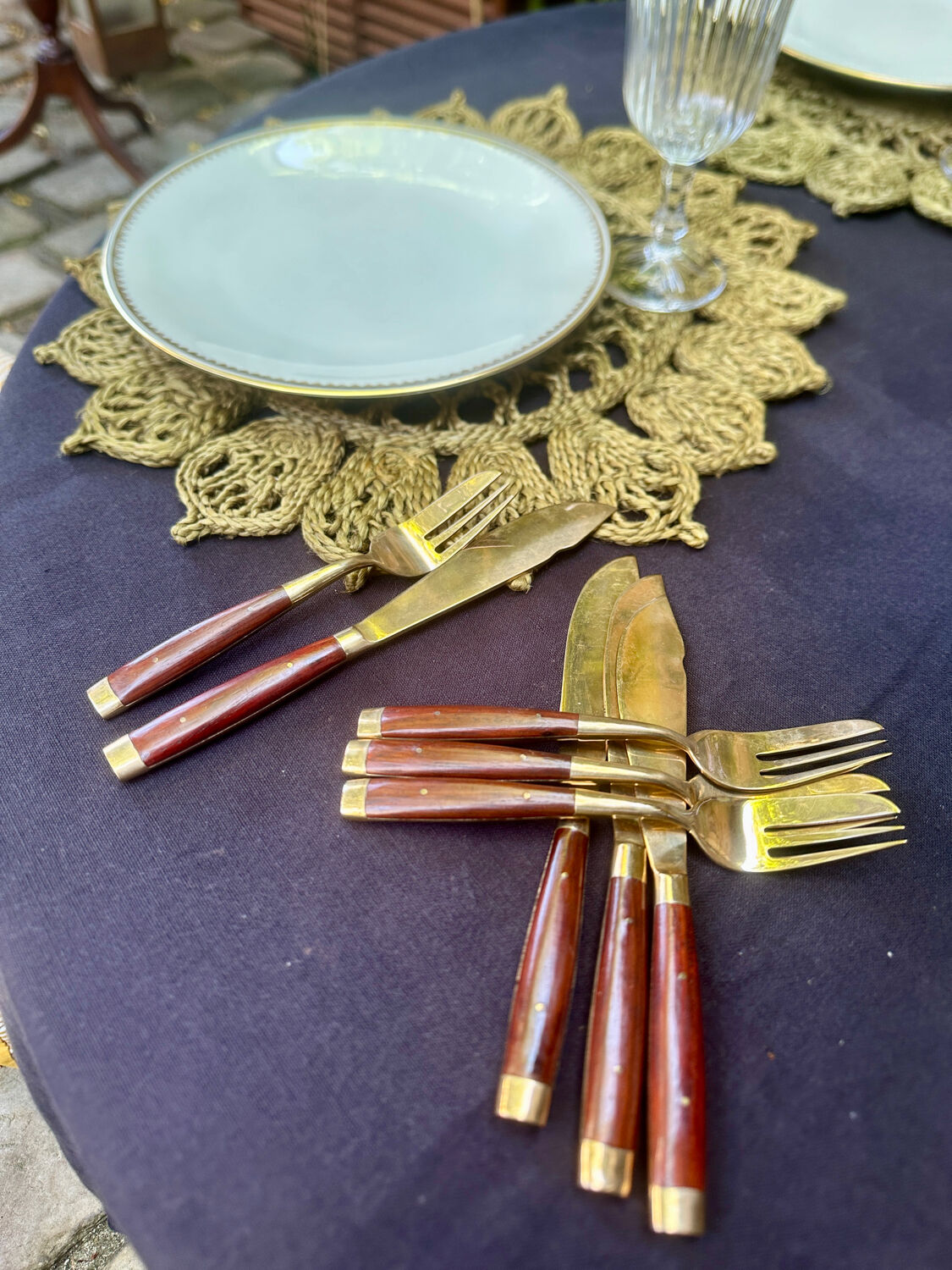 Wood and brass fish service
