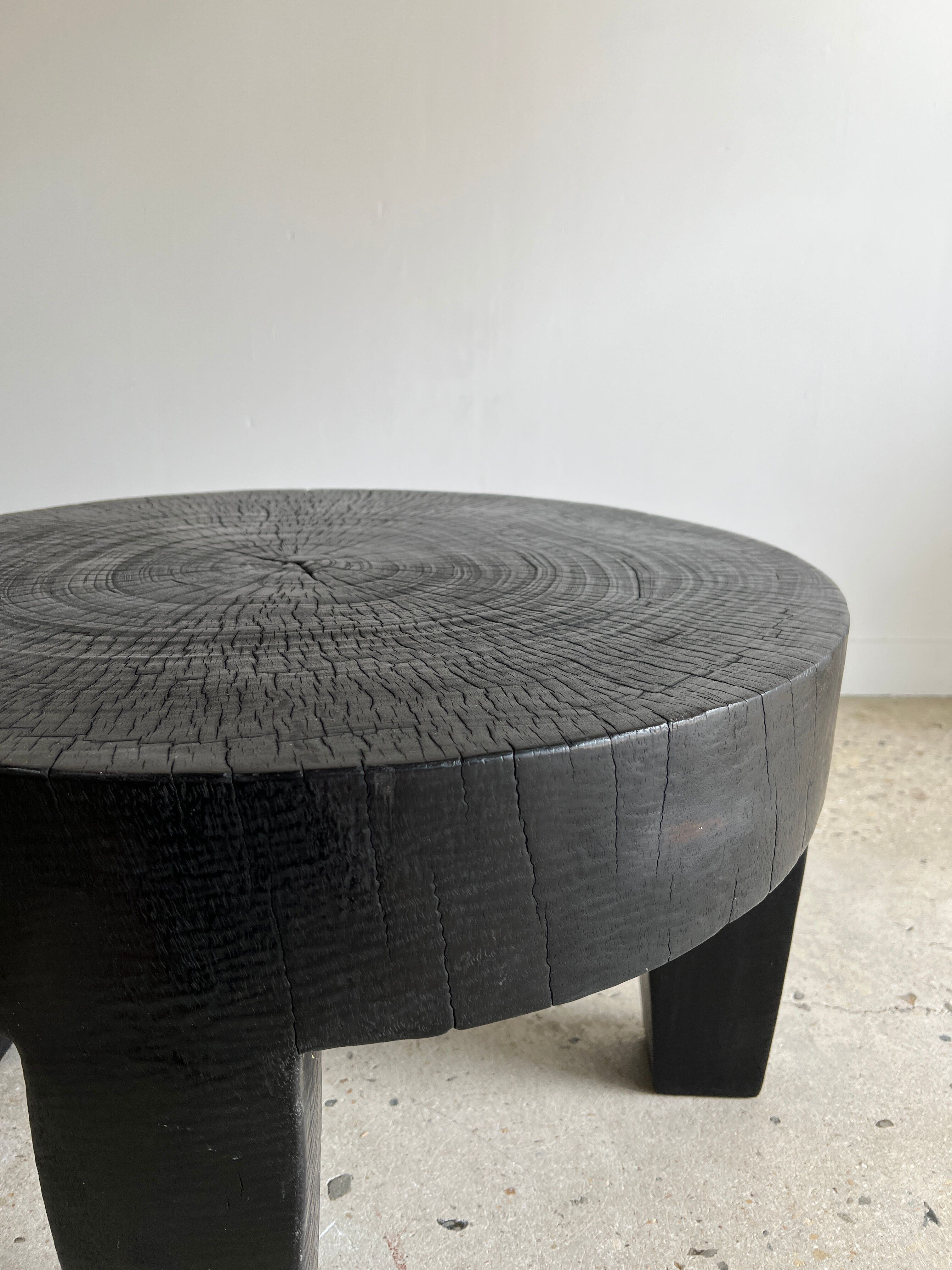 Coffee table en bois massif monoxyle noir