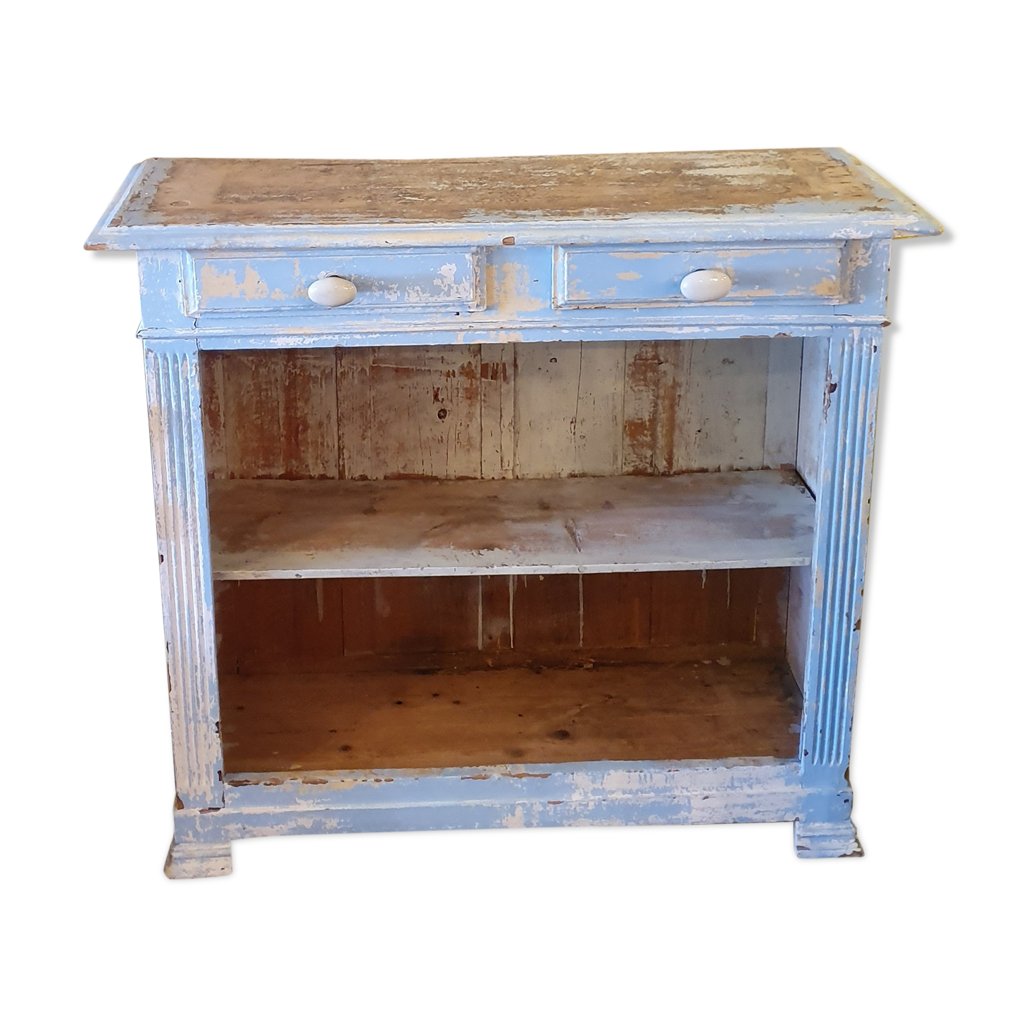 Buffet without pretty door patina