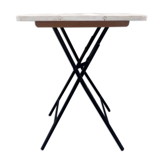 Folding table