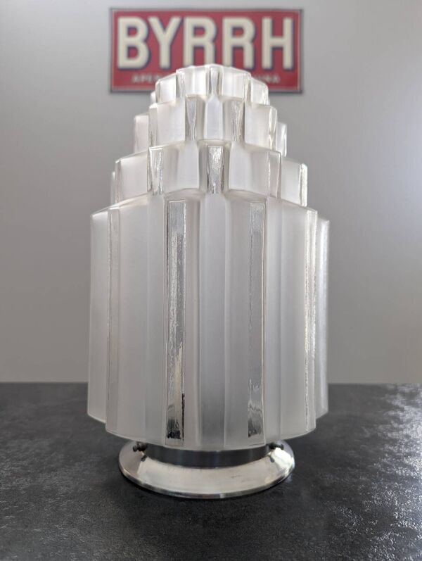 Ancien plafonnier Skyscraper lampe à poser globe verre opalescent